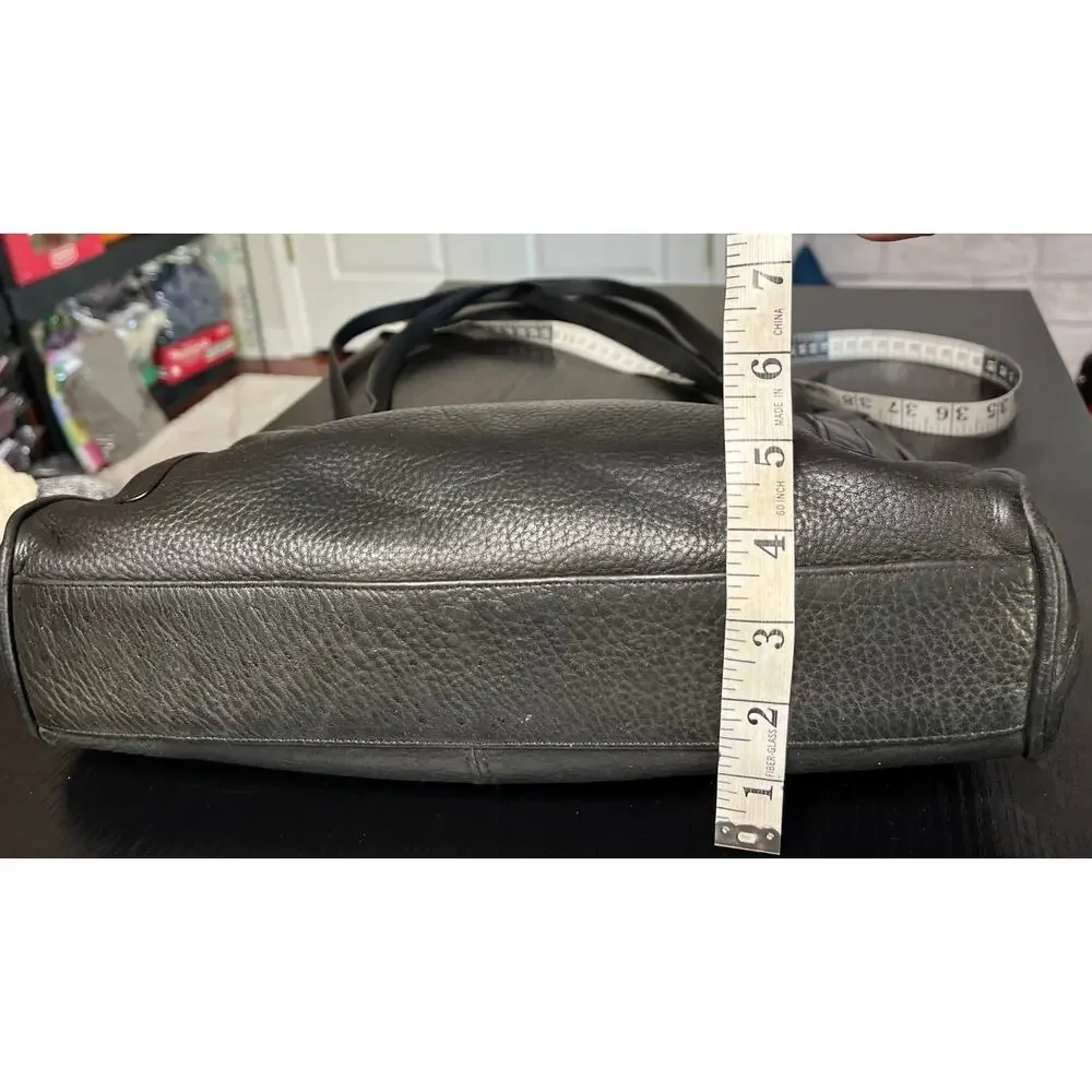 Vintage Tignanello Minimalist Classic Grandma Style Leather Shoulder Bag